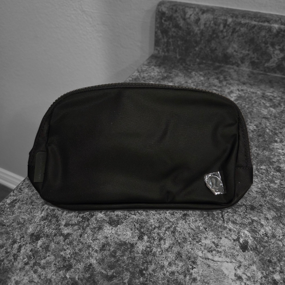 Lululemon Everywhere Belt Bag